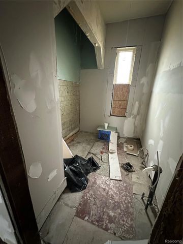 5659 Frontenac Avenue, Detroit, MI 48211