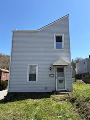 2722 Mcdowell St, Brighton Heights, PA 15212