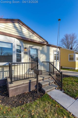 22705 RAYMOND Street, St. Clair Shores, MI 48082