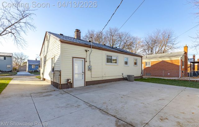 22705 RAYMOND Street, St. Clair Shores, MI 48082