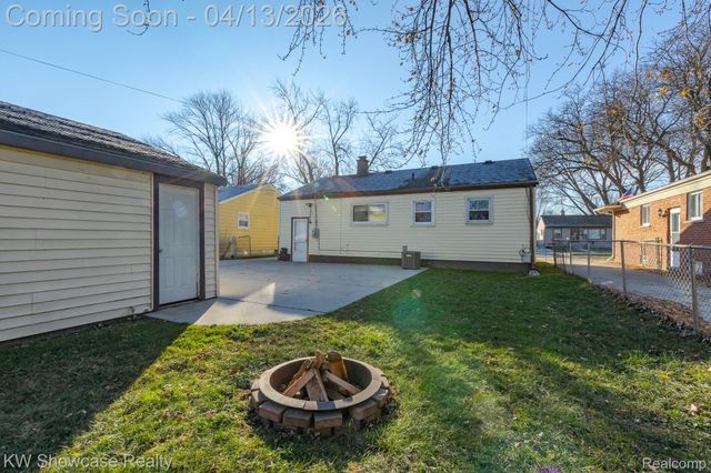 22705 RAYMOND Street, St. Clair Shores, MI 48082