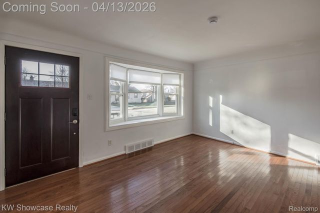 22705 RAYMOND Street, St. Clair Shores, MI 48082
