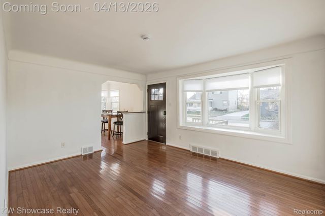 22705 RAYMOND Street, St. Clair Shores, MI 48082