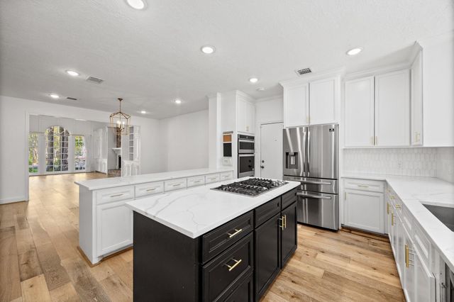 32 Mellow Leaf Court, The Woodlands, TX 77381