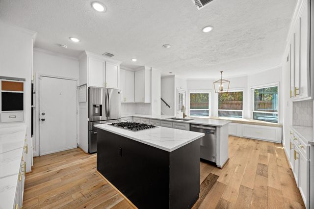 32 Mellow Leaf Court, The Woodlands, TX 77381