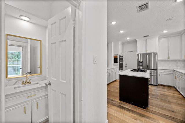 32 Mellow Leaf Court, The Woodlands, TX 77381