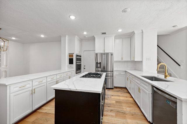 32 Mellow Leaf Court, The Woodlands, TX 77381