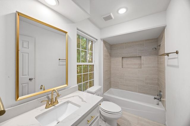 32 Mellow Leaf Court, The Woodlands, TX 77381