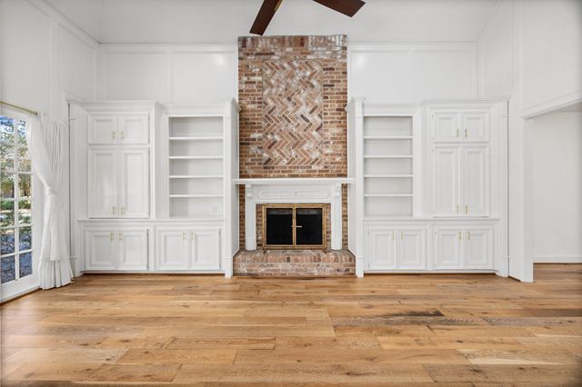 32 Mellow Leaf Court, The Woodlands, TX 77381