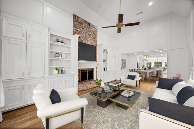 32 Mellow Leaf Court, The Woodlands, TX 77381