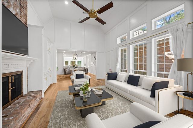 32 Mellow Leaf Court, The Woodlands, TX 77381