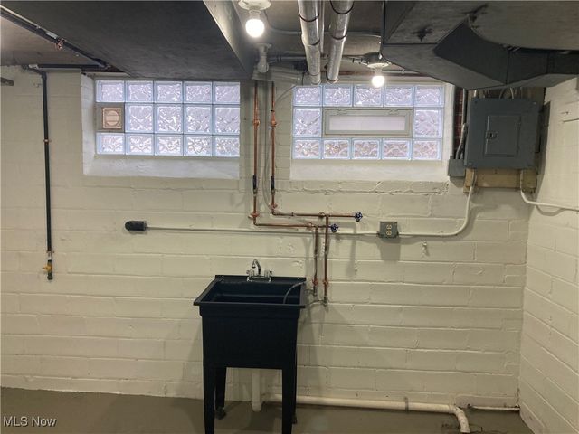 6907 Forest Avenue, Parma, OH 44129