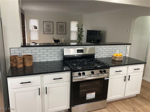 6907 Forest Avenue, Parma, OH 44129