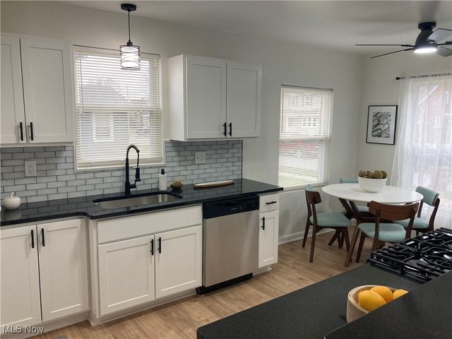 6907 Forest Avenue, Parma, OH 44129