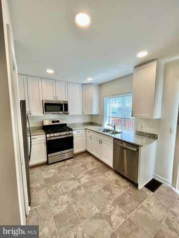 312 STALLION SQ NE, Leesburg, VA 20176