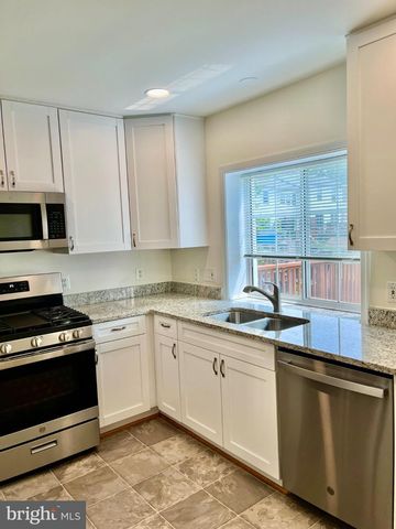 312 STALLION SQ NE, Leesburg, VA 20176