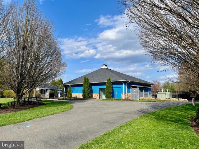 312 STALLION SQ NE, Leesburg, VA 20176