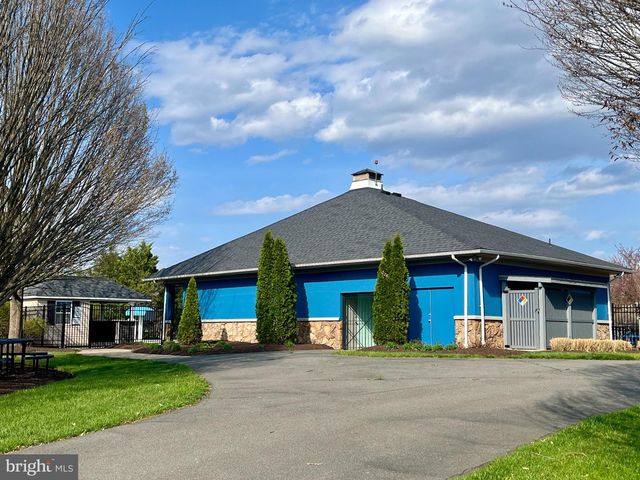 312 STALLION SQ NE, Leesburg, VA 20176