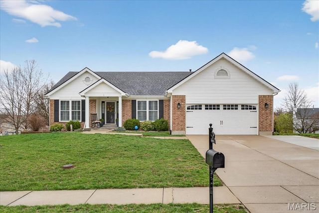 1158 White Pine Circle, Columbia, IL 62236