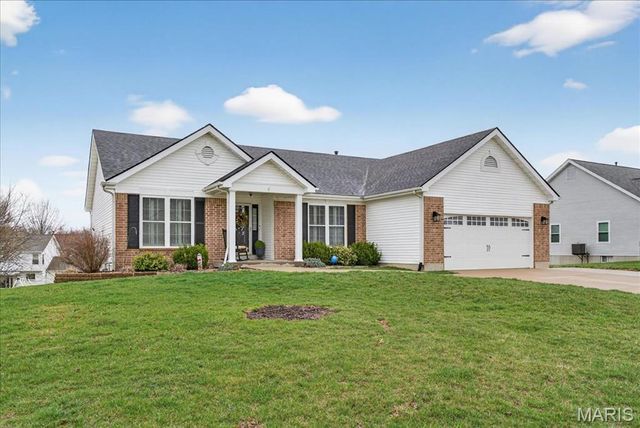 1158 White Pine Circle, Columbia, IL 62236