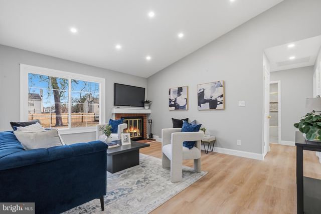 35 EASTMONT LN, Sicklerville, NJ 08081