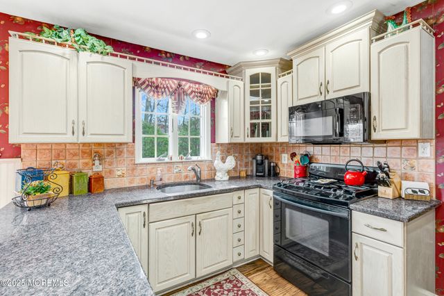 21 Meadowbrook Drive, Howell, NJ 07731