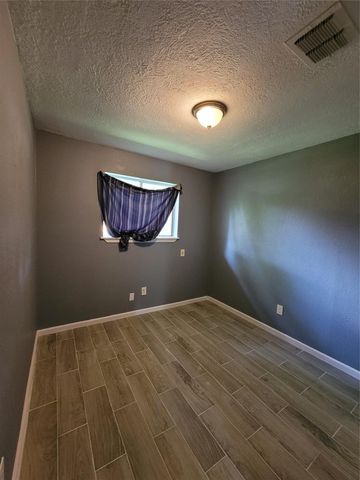 11007 Tamworth Drive, Houston, TX 77016