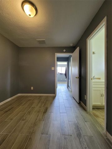 11007 Tamworth Drive, Houston, TX 77016