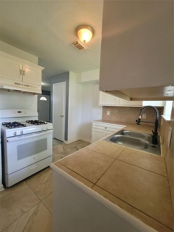 11007 Tamworth Drive, Houston, TX 77016