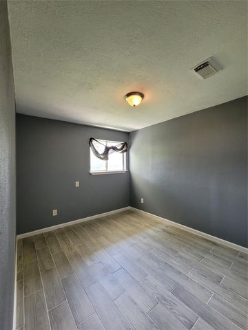 11007 Tamworth Drive, Houston, TX 77016