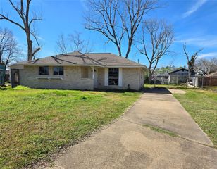 11007 Tamworth Drive, Houston, TX 77016