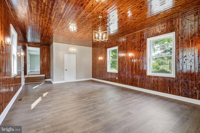 4066 HOLLOW RD, Malvern, PA 19355