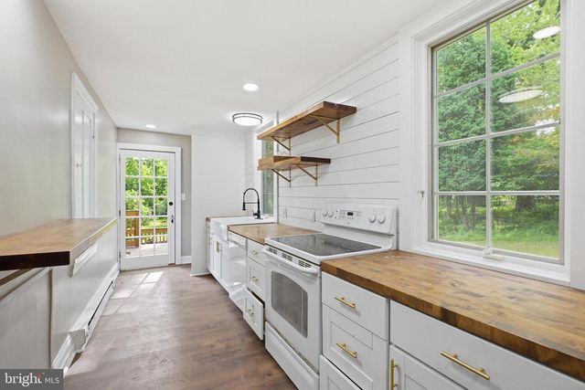 4066 HOLLOW RD, Malvern, PA 19355