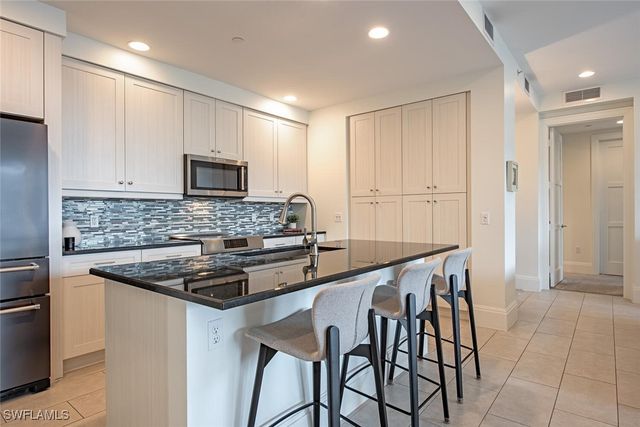 1030 3rD AVE S 504, Naples, FL 34102