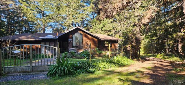 46320 Iversen Rd, Point Arena, CA 95468