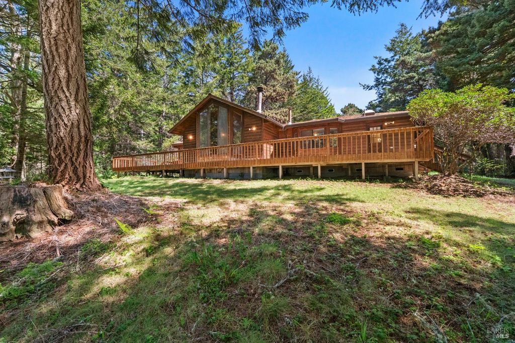 46320 Iversen Rd, Point Arena, CA 95468