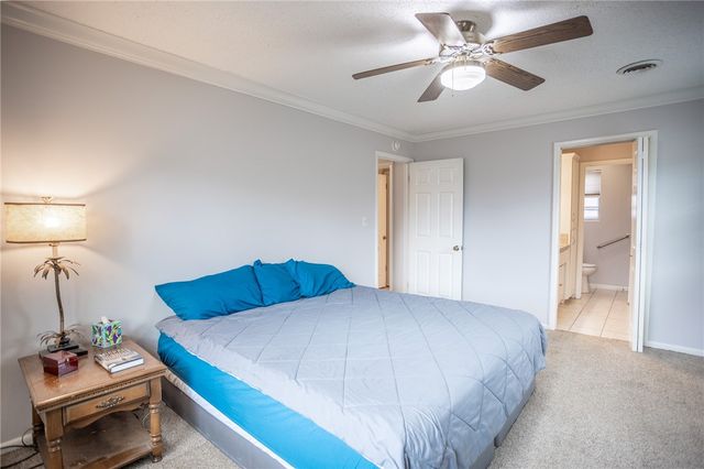 1000 S Jerry Avenue, Fayetteville, AR 72701