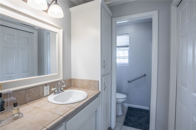 1000 S Jerry Avenue, Fayetteville, AR 72701