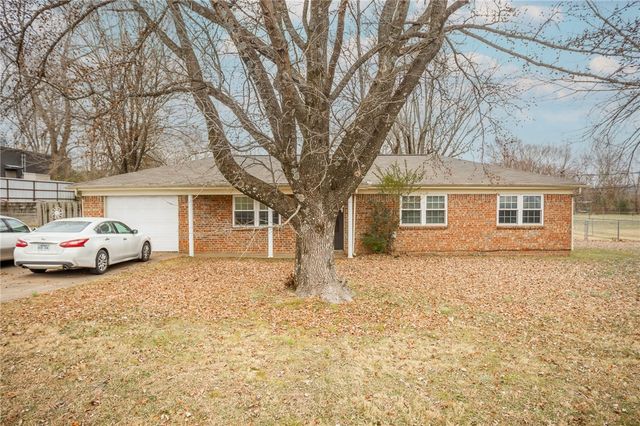 1000 S Jerry Avenue, Fayetteville, AR 72701