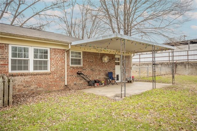 1000 S Jerry Avenue, Fayetteville, AR 72701