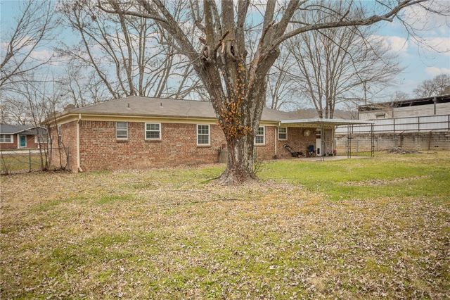 1000 S Jerry Avenue, Fayetteville, AR 72701