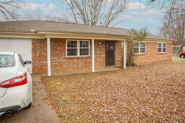 1000 S Jerry Avenue, Fayetteville, AR 72701