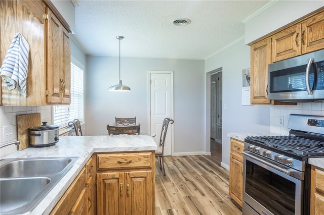 1000 S Jerry Avenue, Fayetteville, AR 72701