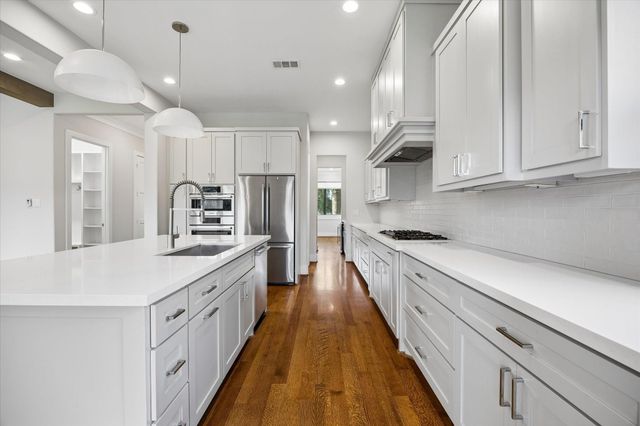 4919 Holt Street, Bellaire, TX 77401