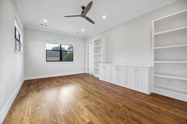 4919 Holt Street, Bellaire, TX 77401