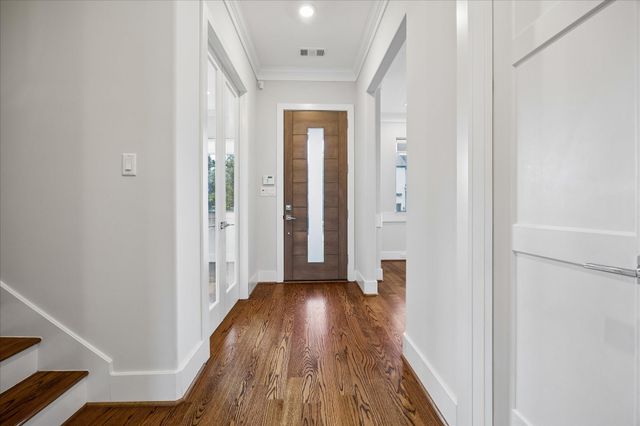 4919 Holt Street, Bellaire, TX 77401