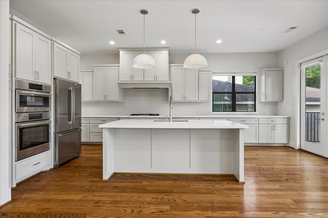 4919 Holt Street, Bellaire, TX 77401