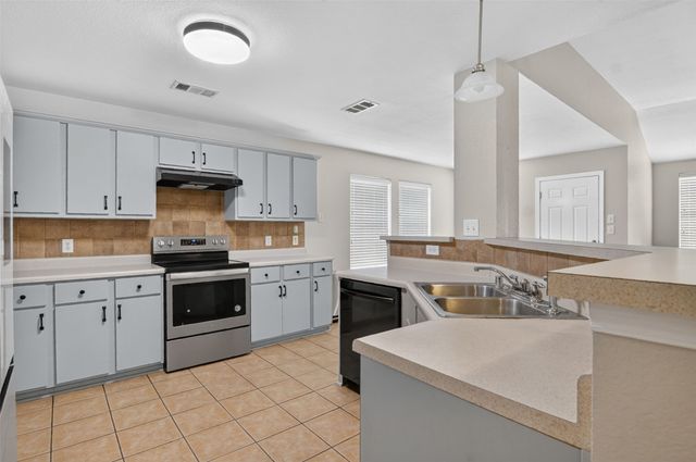9241 Oldwest Trail, Fort Worth, TX 76131