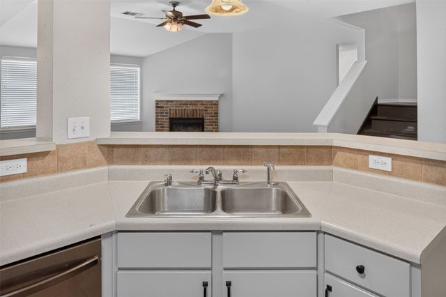9241 Oldwest Trail, Fort Worth, TX 76131