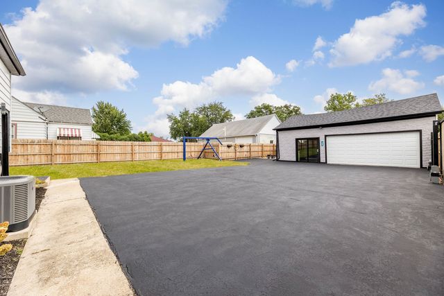 16563 S PARK Avenue, South Holland, IL 60473
